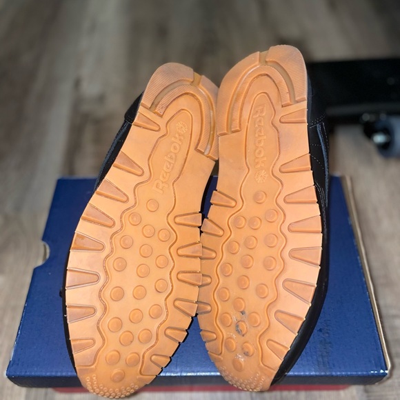 Classic Leather Reeboks - Picture 9 of 9